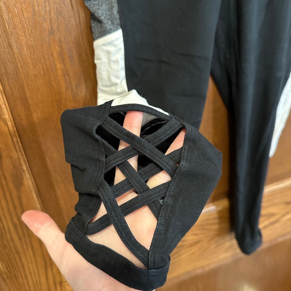 Victoria's Secret Pink Yoga Crop Leggings Black White Gray Lattice Ankle M - Picture 2 of 5